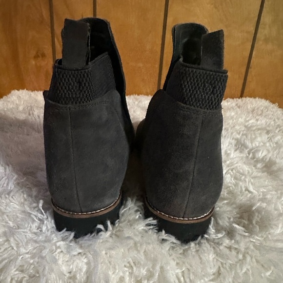 Blondo Boots Womens 8M Waterproof Ankle Shoes Gray Suede Classic Pull On EUC - Picture 3 of 6